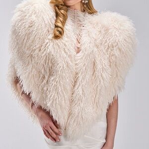 STAR CROSSED LOVER FAUX FUR VEST IN IVORY - L/XL